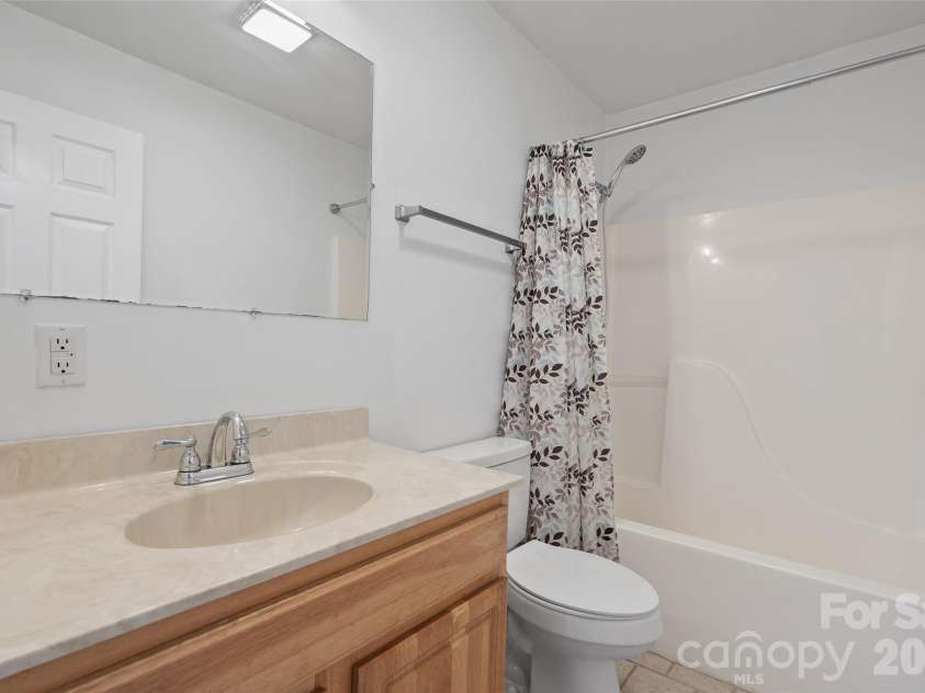 111 Natures Trail, Clyde, NC 28721.  MLS# CAR4424133, YatesRealty ID 50618. 
