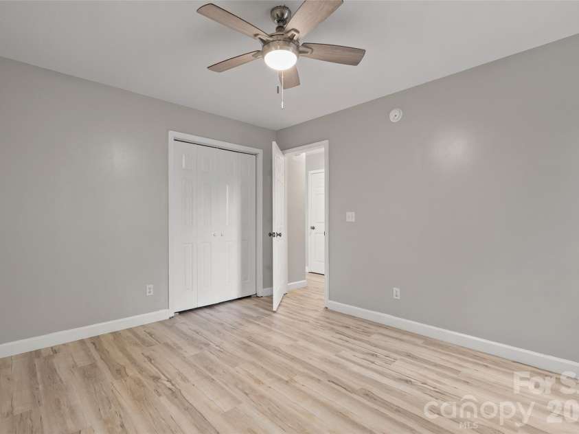111 Natures Trail, Clyde, NC 28721.  MLS# CAR4424133, YatesRealty ID 50618. 