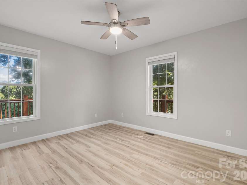 111 Natures Trail, Clyde, NC 28721.  MLS# CAR4424133, YatesRealty ID 50618. 