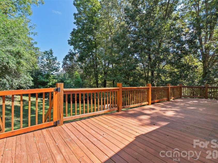 111 Natures Trail, Clyde, NC 28721.  MLS# CAR4424133, YatesRealty ID 50618. 