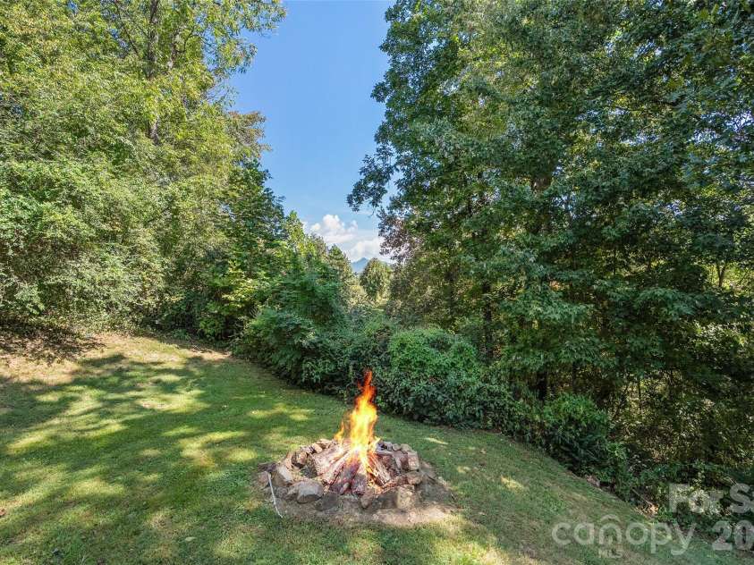 111 Natures Trail, Clyde, NC 28721.  MLS# CAR4424133, YatesRealty ID 50618. 