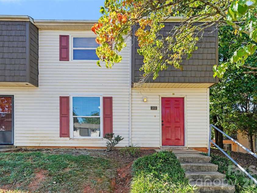 7964 Shady Oak Trail, Charlotte, NC 28210.  MLS# CAR4422921, YatesRealty ID 50619. 