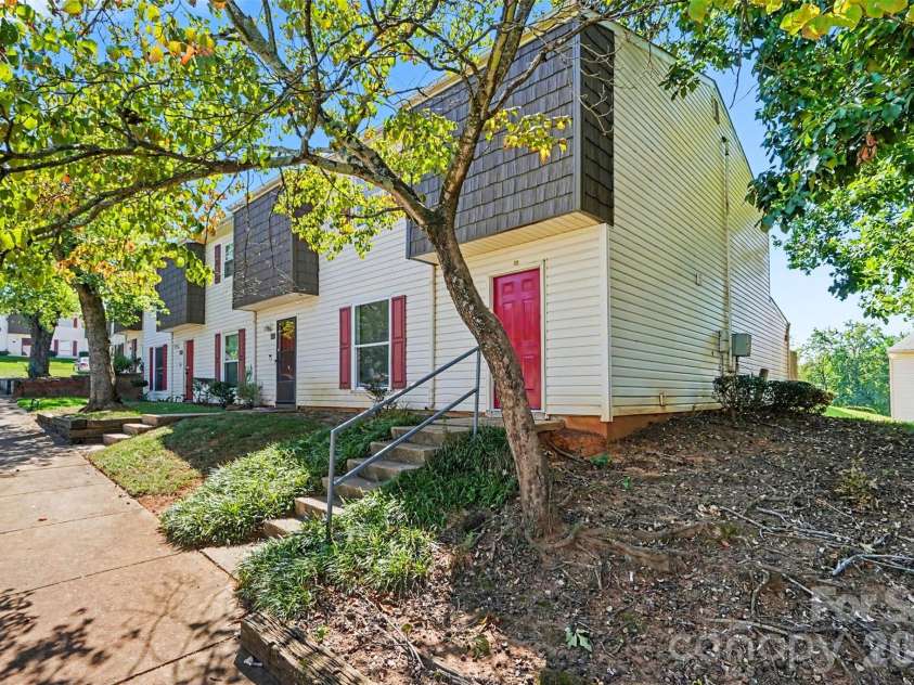 7964 Shady Oak Trail, Charlotte, NC 28210.  MLS# CAR4422921, YatesRealty ID 50619. 
