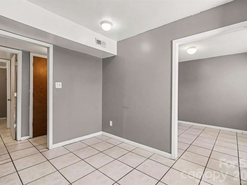 7964 Shady Oak Trail, Charlotte, NC 28210.  MLS# CAR4422921, YatesRealty ID 50619. 