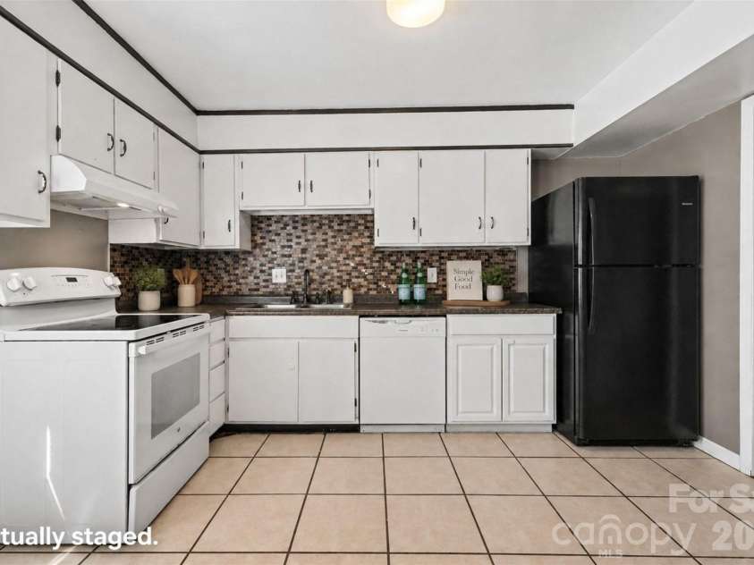 7964 Shady Oak Trail, Charlotte, NC 28210.  MLS# CAR4422921, YatesRealty ID 50619. 
