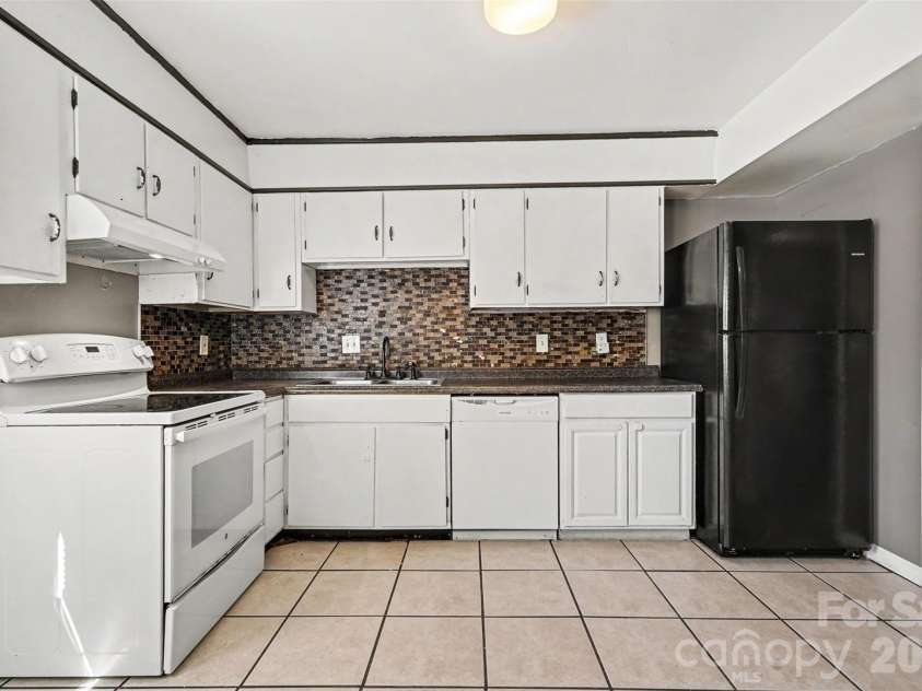 7964 Shady Oak Trail, Charlotte, NC 28210.  MLS# CAR4422921, YatesRealty ID 50619. 