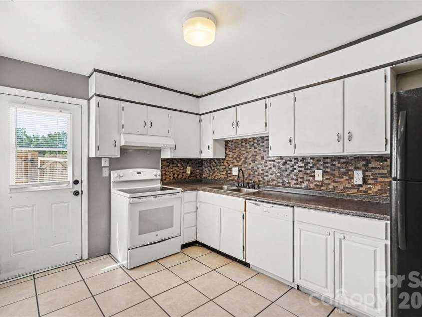 7964 Shady Oak Trail, Charlotte, NC 28210.  MLS# CAR4422921, YatesRealty ID 50619. 