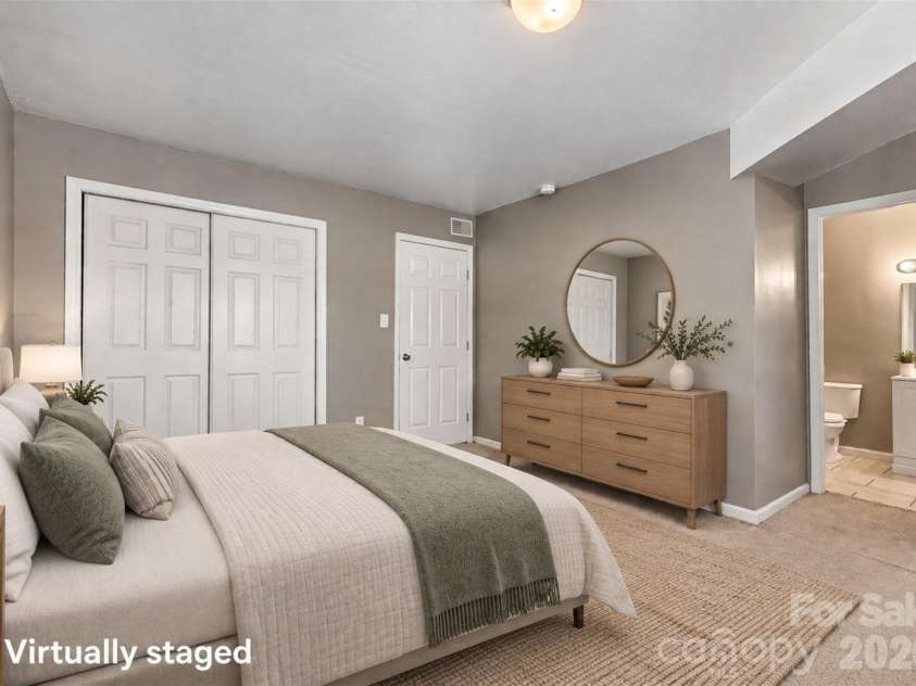 7964 Shady Oak Trail, Charlotte, NC 28210.  MLS# CAR4422921, YatesRealty ID 50619. 