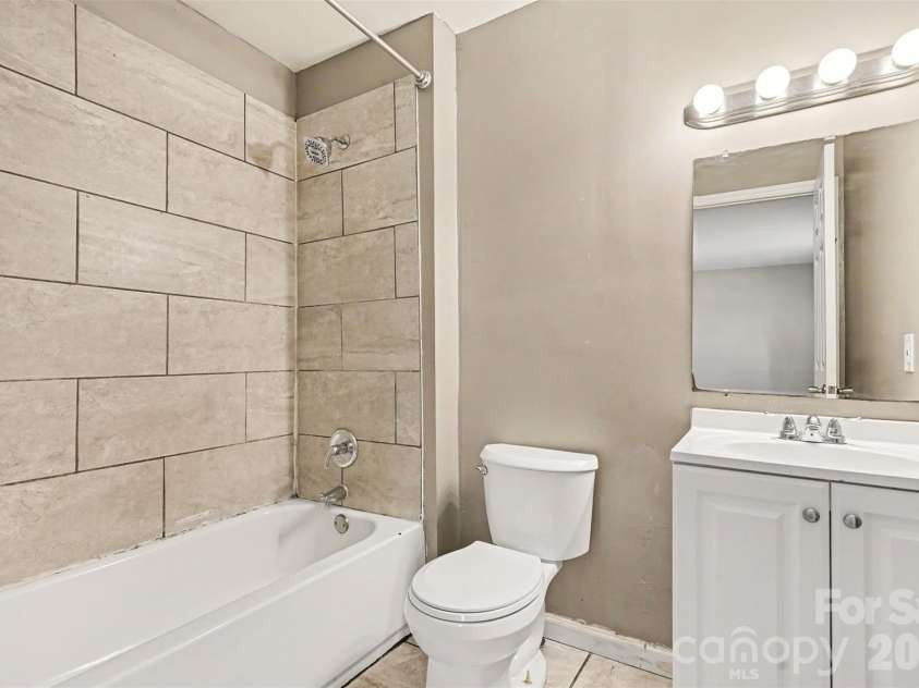 7964 Shady Oak Trail, Charlotte, NC 28210.  MLS# CAR4422921, YatesRealty ID 50619. 