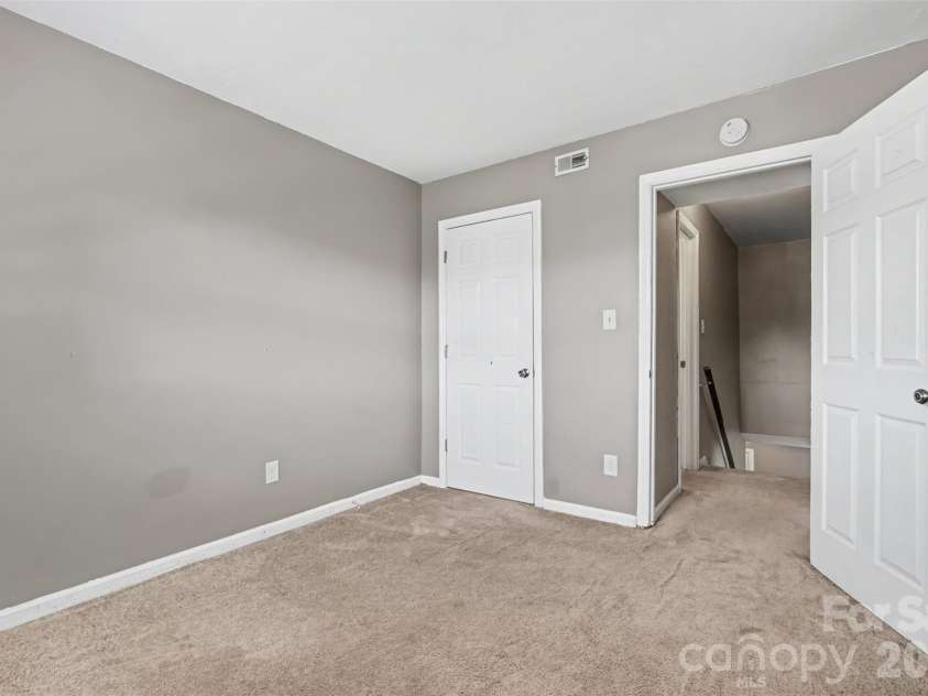 7964 Shady Oak Trail, Charlotte, NC 28210.  MLS# CAR4422921, YatesRealty ID 50619. 