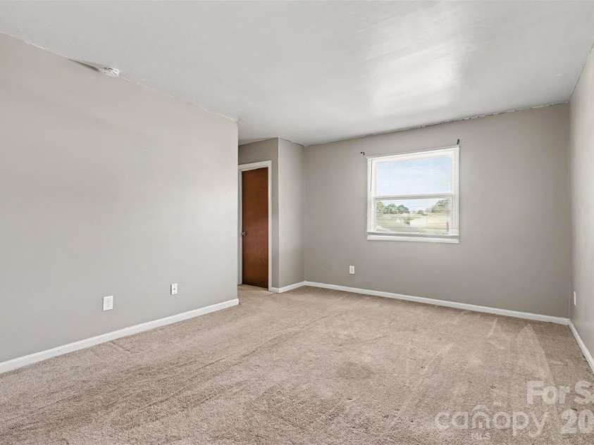 7964 Shady Oak Trail, Charlotte, NC 28210.  MLS# CAR4422921, YatesRealty ID 50619. 