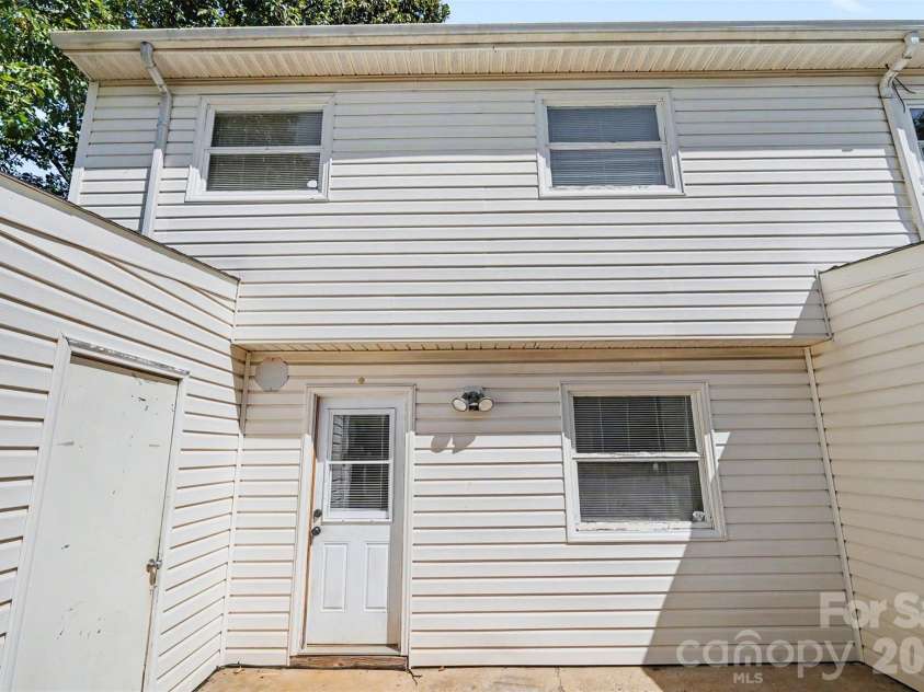 7964 Shady Oak Trail, Charlotte, NC 28210.  MLS# CAR4422921, YatesRealty ID 50619. 
