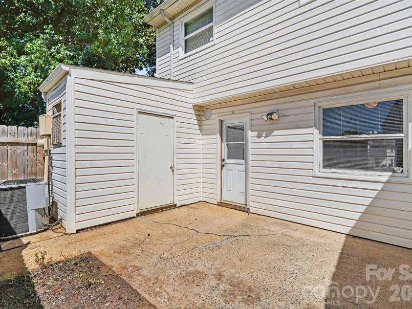 7964 Shady Oak Trail, Charlotte, NC 28210.  MLS# CAR4422921, YatesRealty ID 50619. 