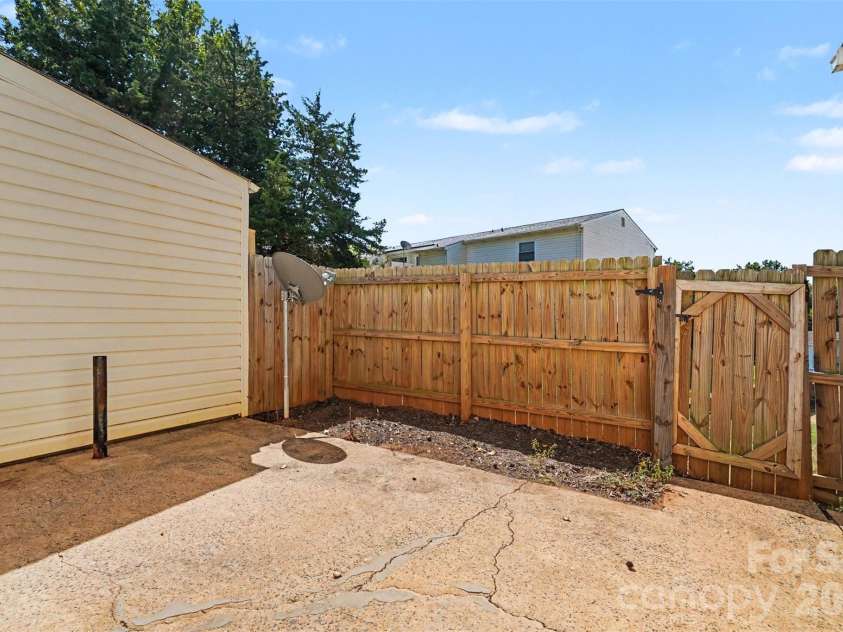 7964 Shady Oak Trail, Charlotte, NC 28210.  MLS# CAR4422921, YatesRealty ID 50619. 