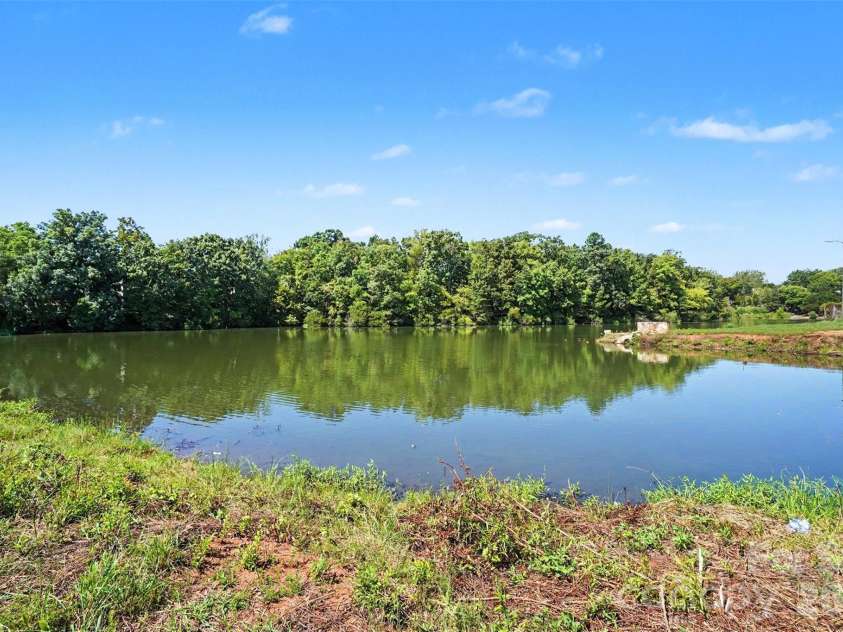 7964 Shady Oak Trail, Charlotte, NC 28210.  MLS# CAR4422921, YatesRealty ID 50619. 