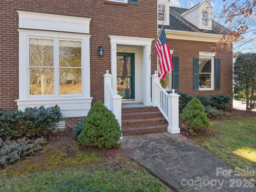 100 Martin Street, Davidson, NC 28036.  MLS# CAR4341669, YatesRealty ID 5062. The front stoop, often used interchangeably with a small front porch, is an architectural feature at the entrance of the home, with a few steps leading to the landing of the front door.
