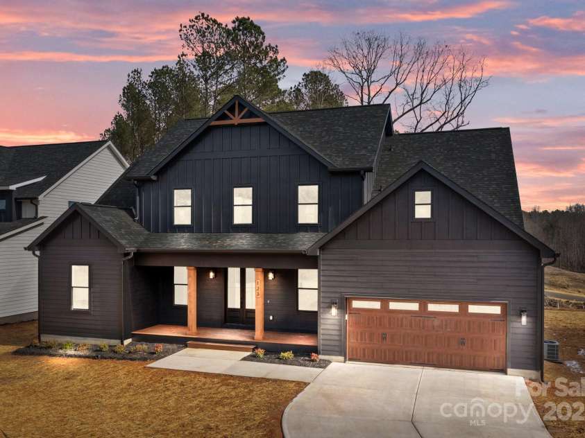 123 Mills Garden Road, Statesville, NC 28625.  MLS# CAR4226737, YatesRealty ID 5062. 