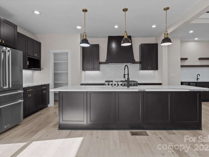 123 Mills Garden Road, Statesville, NC 28625.  MLS# CAR4226737, YatesRealty ID 5062. 