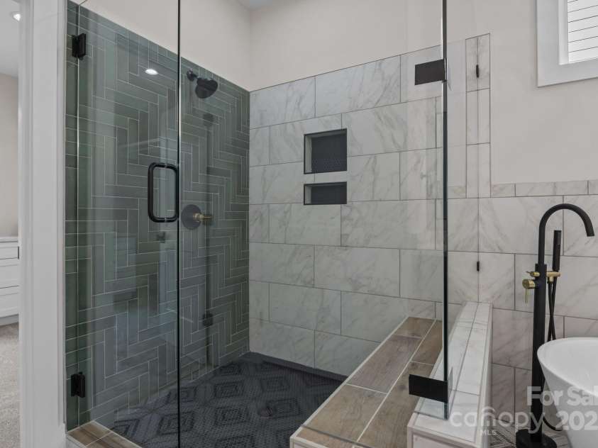 123 Mills Garden Road, Statesville, NC 28625.  MLS# CAR4226737, YatesRealty ID 5062. 