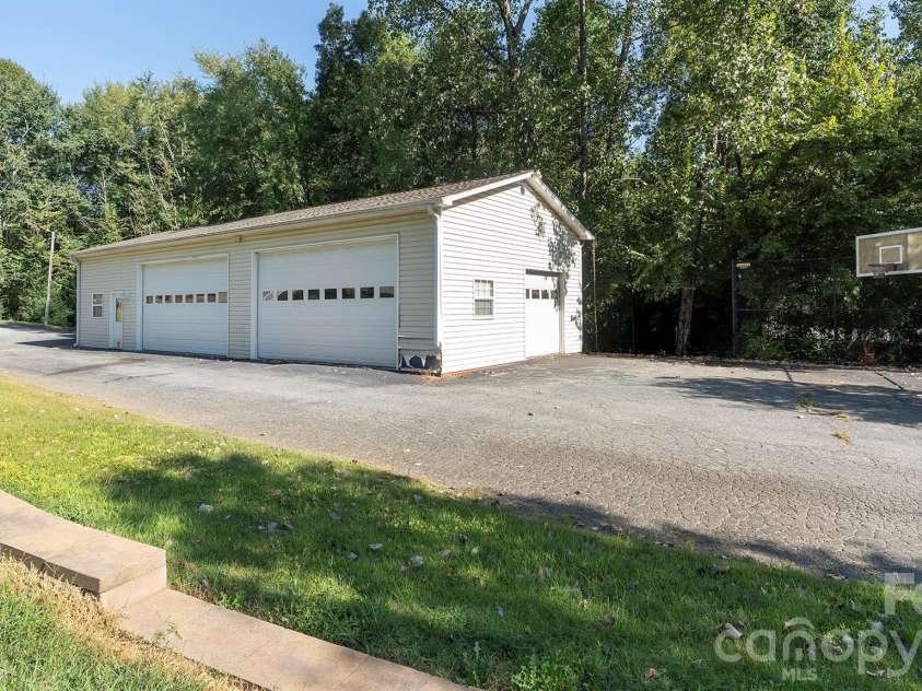 717 Pilgrim Forest Drive, Monroe, NC 28110.  MLS# CAR4422663, YatesRealty ID 50620. 