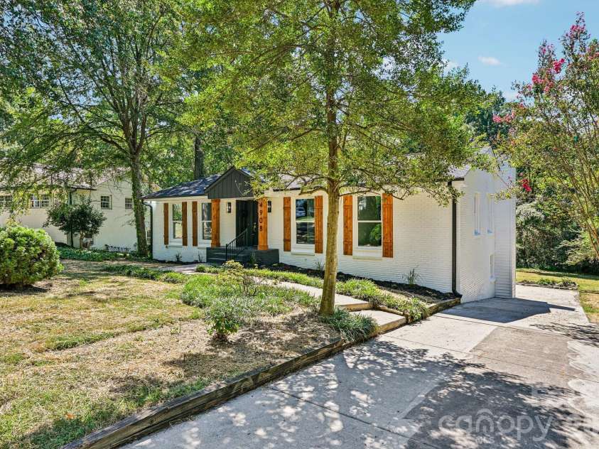 4908 Zephyr Lane, Charlotte, NC 28209.  MLS# CAR4424170, YatesRealty ID 50621. 