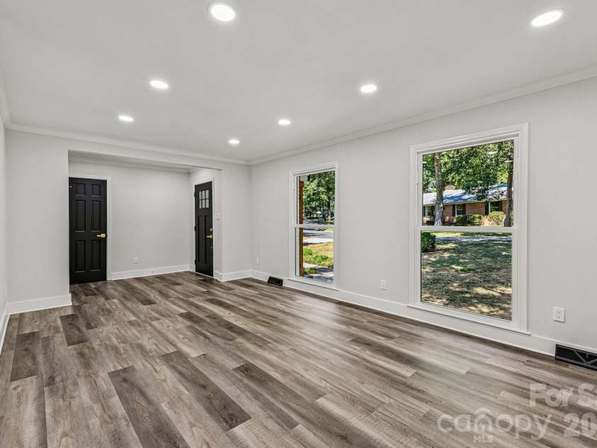 4908 Zephyr Lane, Charlotte, NC 28209.  MLS# CAR4424170, YatesRealty ID 50621. 