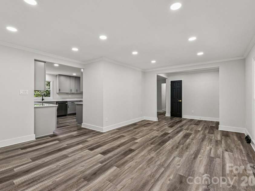 4908 Zephyr Lane, Charlotte, NC 28209.  MLS# CAR4424170, YatesRealty ID 50621. 
