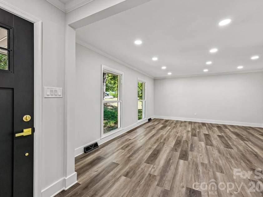 4908 Zephyr Lane, Charlotte, NC 28209.  MLS# CAR4424170, YatesRealty ID 50621. 