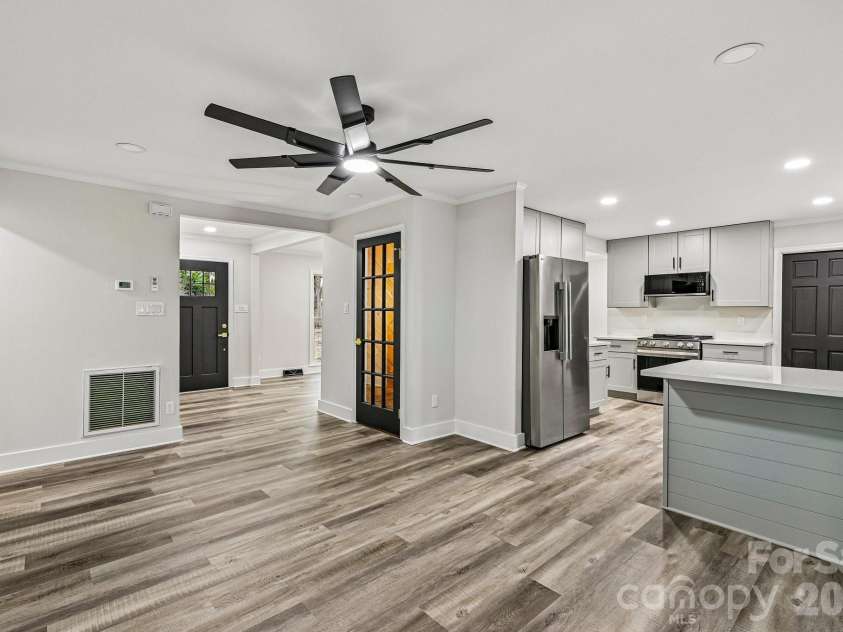 4908 Zephyr Lane, Charlotte, NC 28209.  MLS# CAR4424170, YatesRealty ID 50621. 