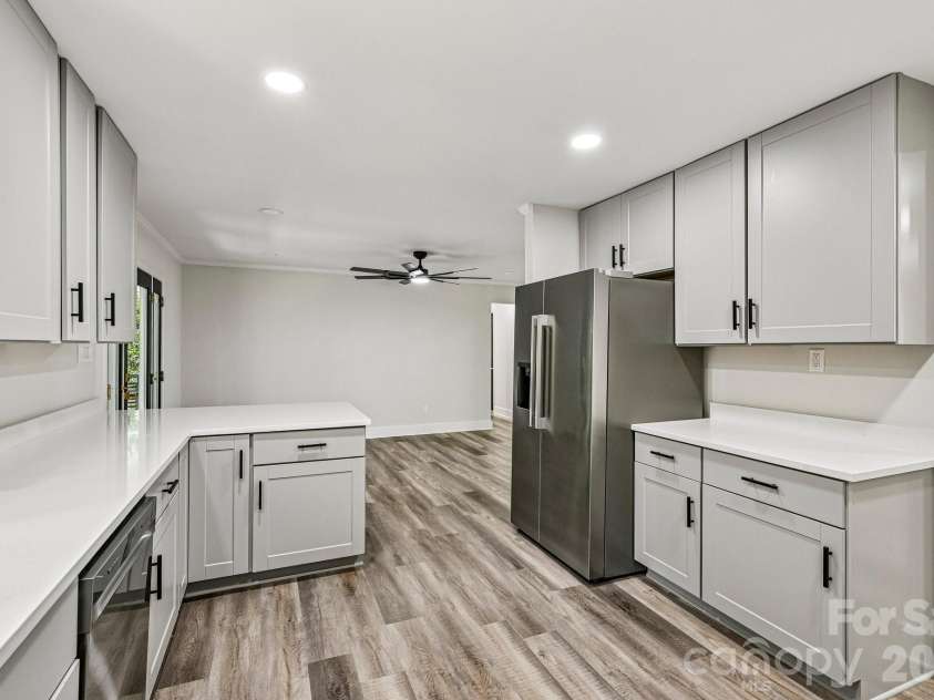 4908 Zephyr Lane, Charlotte, NC 28209.  MLS# CAR4424170, YatesRealty ID 50621. 
