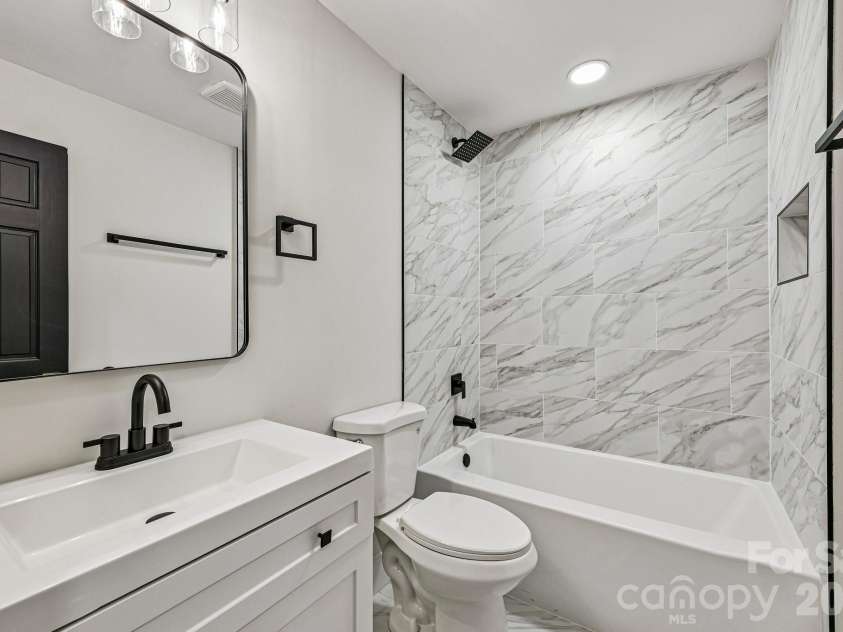 4908 Zephyr Lane, Charlotte, NC 28209.  MLS# CAR4424170, YatesRealty ID 50621. 