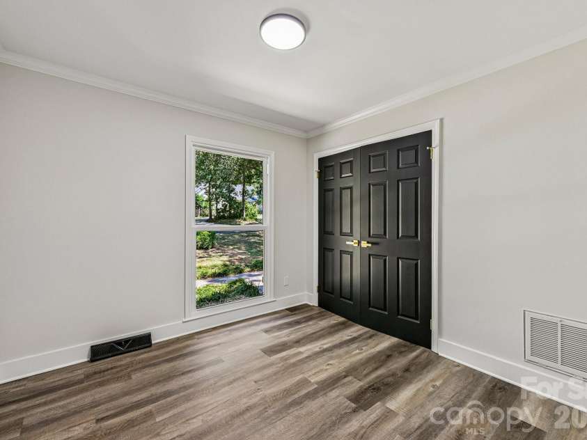 4908 Zephyr Lane, Charlotte, NC 28209.  MLS# CAR4424170, YatesRealty ID 50621. 