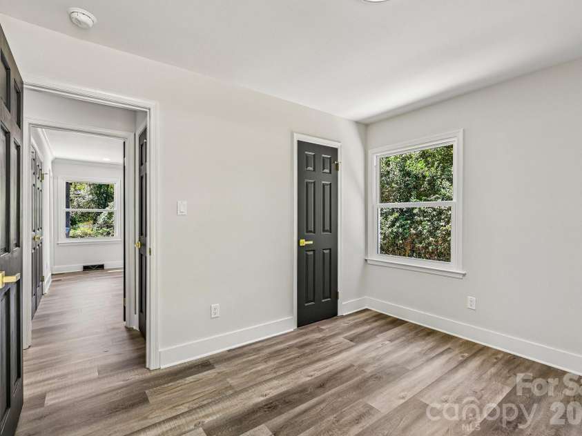 4908 Zephyr Lane, Charlotte, NC 28209.  MLS# CAR4424170, YatesRealty ID 50621. 