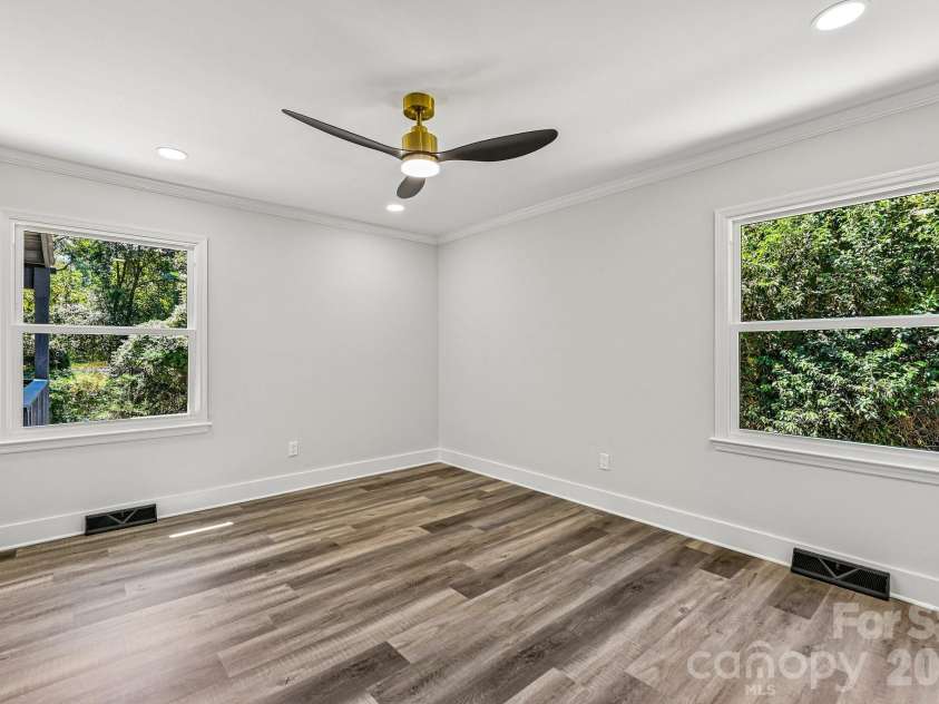 4908 Zephyr Lane, Charlotte, NC 28209.  MLS# CAR4424170, YatesRealty ID 50621. 