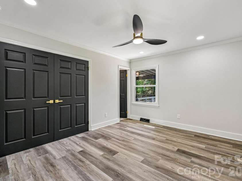 4908 Zephyr Lane, Charlotte, NC 28209.  MLS# CAR4424170, YatesRealty ID 50621. 