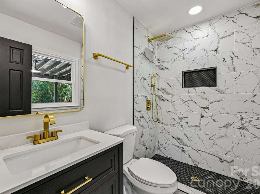 4908 Zephyr Lane, Charlotte, NC 28209.  MLS# CAR4424170, YatesRealty ID 50621. 