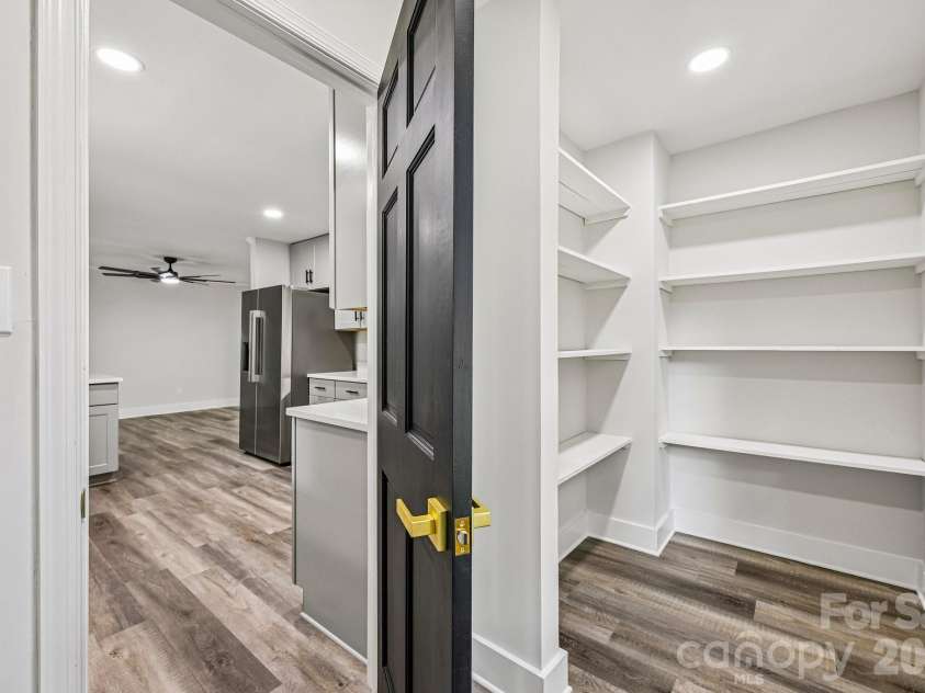 4908 Zephyr Lane, Charlotte, NC 28209.  MLS# CAR4424170, YatesRealty ID 50621. 