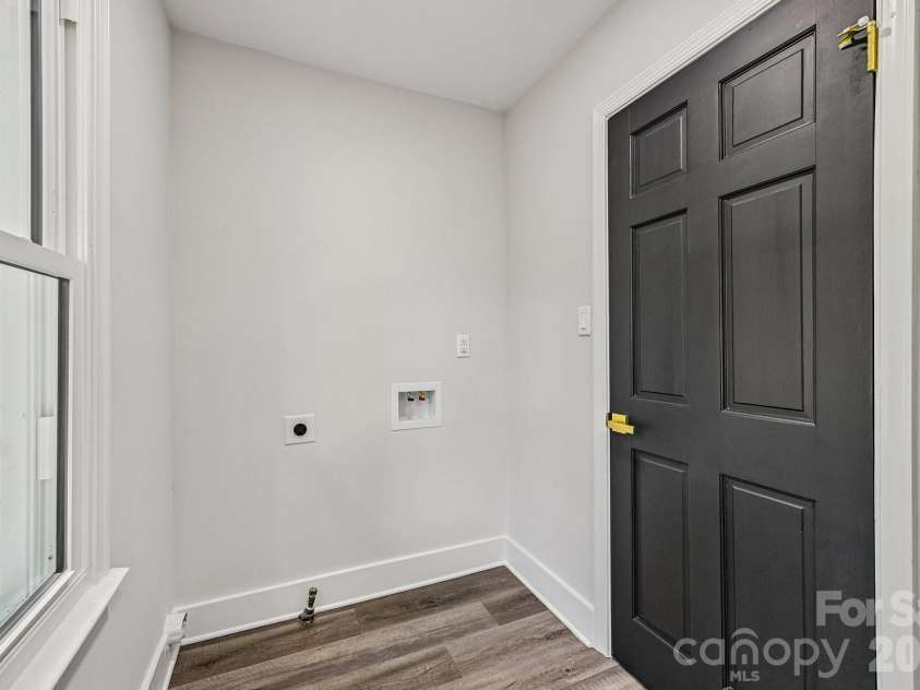 4908 Zephyr Lane, Charlotte, NC 28209.  MLS# CAR4424170, YatesRealty ID 50621. 