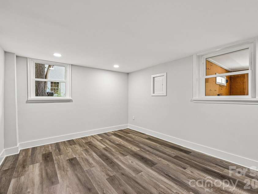 4908 Zephyr Lane, Charlotte, NC 28209.  MLS# CAR4424170, YatesRealty ID 50621. 
