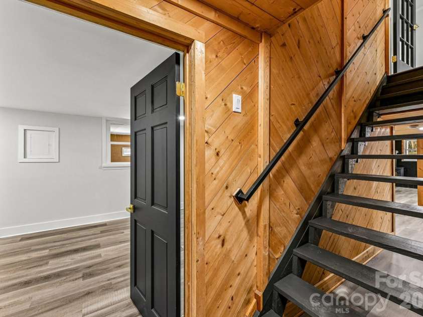 4908 Zephyr Lane, Charlotte, NC 28209.  MLS# CAR4424170, YatesRealty ID 50621. 