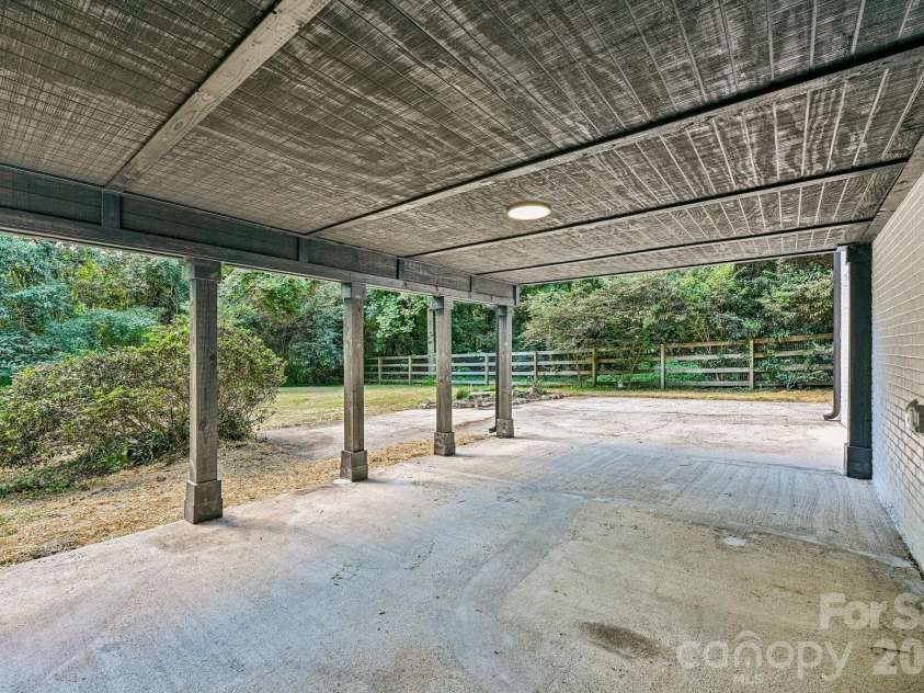 4908 Zephyr Lane, Charlotte, NC 28209.  MLS# CAR4424170, YatesRealty ID 50621. 