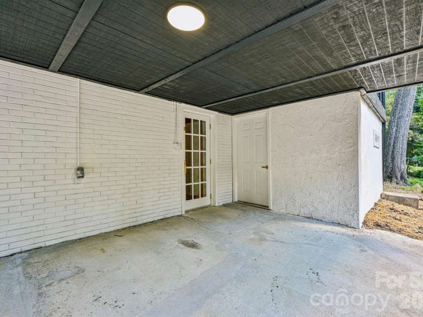 4908 Zephyr Lane, Charlotte, NC 28209.  MLS# CAR4424170, YatesRealty ID 50621. 