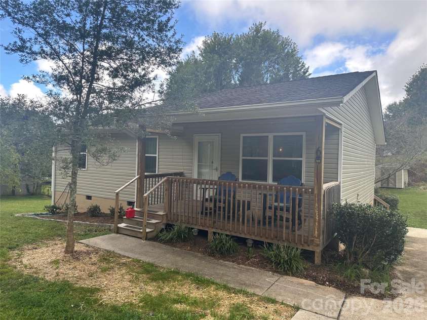 6 Kendrick Court, Flat Rock, NC 28731.  MLS# CAR4414981, YatesRealty ID 50622. 6 Kendrick Ct