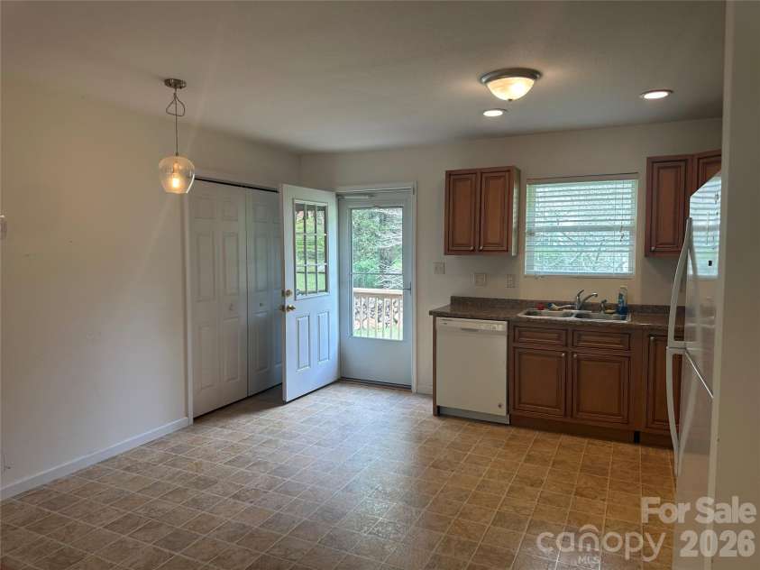 6 Kendrick Court, Flat Rock, NC 28731.  MLS# CAR4414981, YatesRealty ID 50622. 