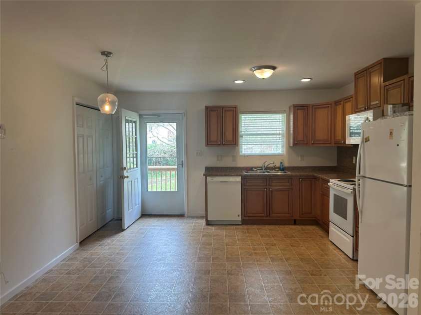 6 Kendrick Court, Flat Rock, NC 28731.  MLS# CAR4414981, YatesRealty ID 50622. 