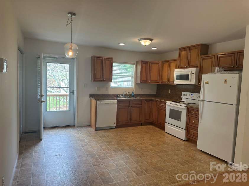 6 Kendrick Court, Flat Rock, NC 28731.  MLS# CAR4414981, YatesRealty ID 50622. 