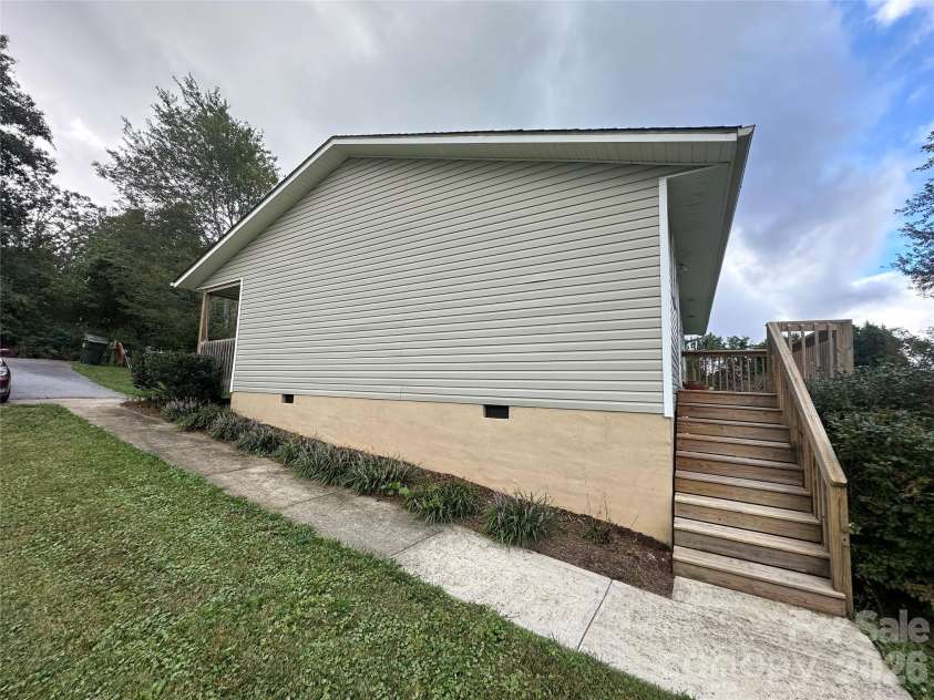 6 Kendrick Court, Flat Rock, NC 28731.  MLS# CAR4414981, YatesRealty ID 50622. 