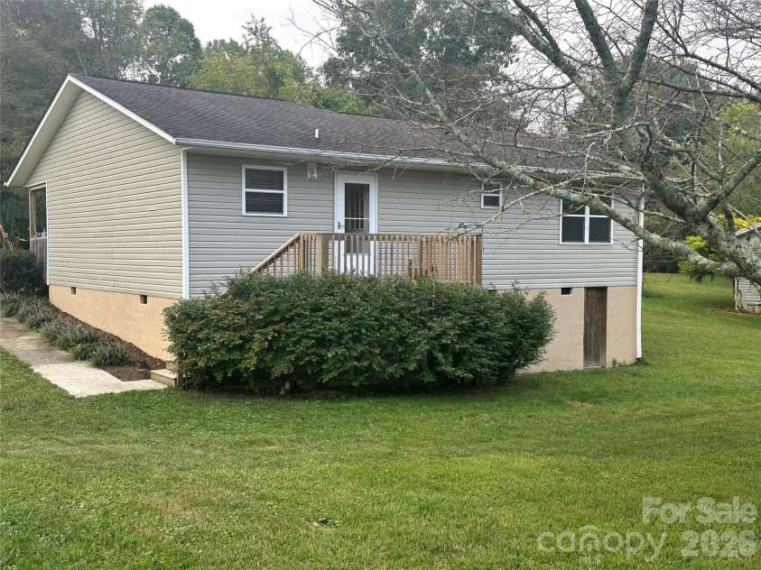 6 Kendrick Court, Flat Rock, NC 28731.  MLS# CAR4414981, YatesRealty ID 50622. 