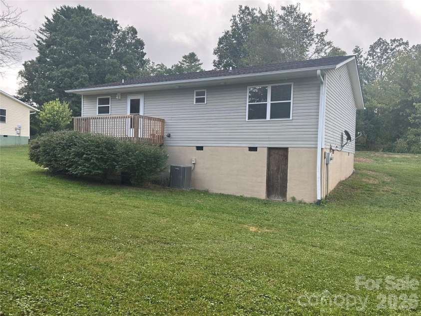 6 Kendrick Court, Flat Rock, NC 28731.  MLS# CAR4414981, YatesRealty ID 50622. 