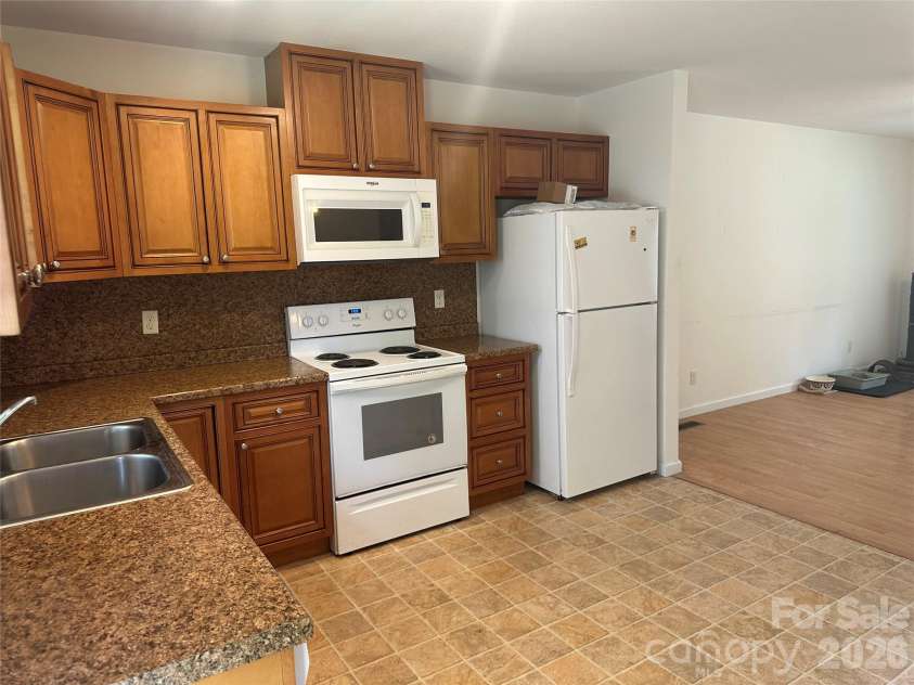 6 Kendrick Court, Flat Rock, NC 28731.  MLS# CAR4414981, YatesRealty ID 50622. All appliances convey!